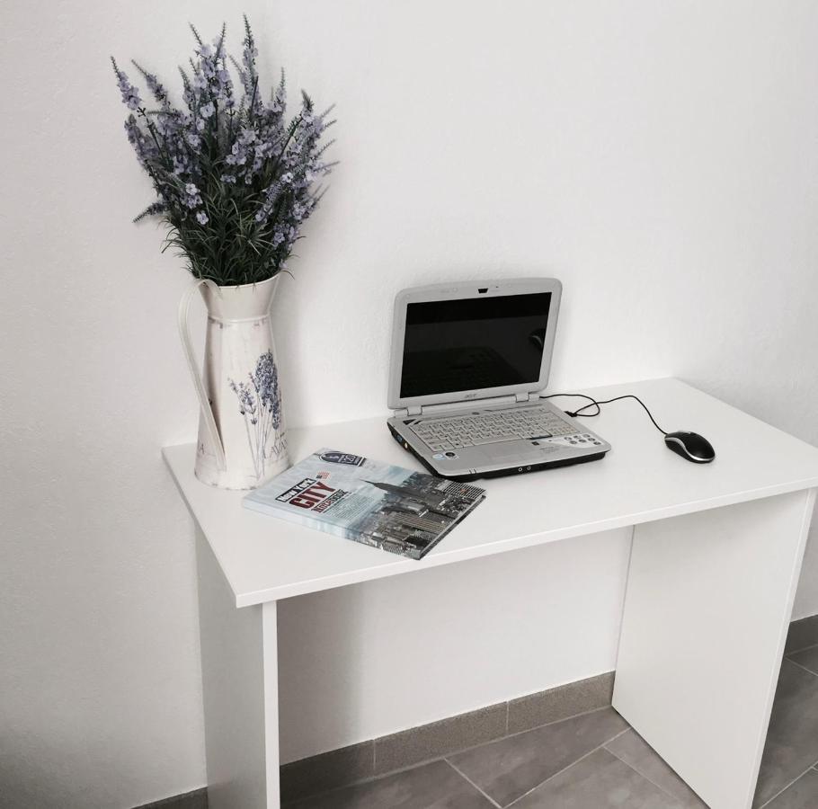 Hotel Smart Near Metro 24/7 3*