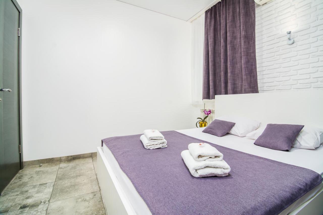 Hotel Smart Near Metro 24/7 Kyiv